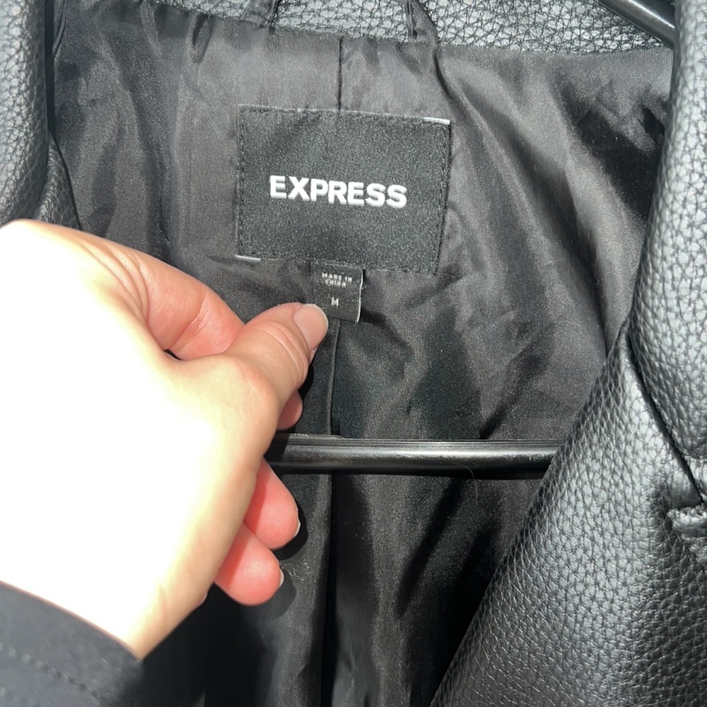 Leather jacket - Picture 2 of 4